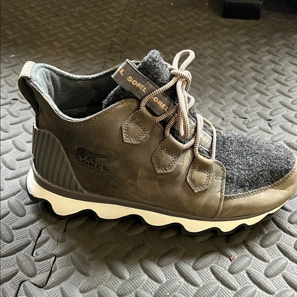 Sorel stylish sneakers